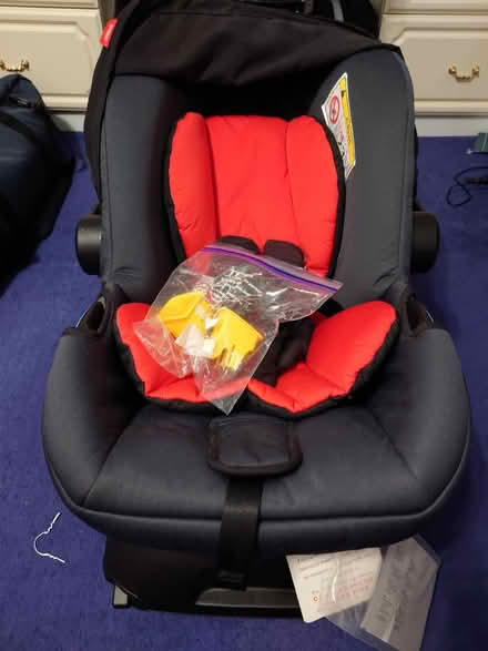 Photo of free Phil & Ted's 0/1 car seat and base (Sale, M33) #1