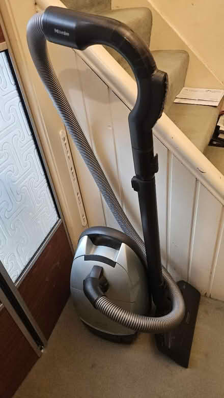 Photo of free Miele revolution 500 vacuum cleaner (Chessington) #1
