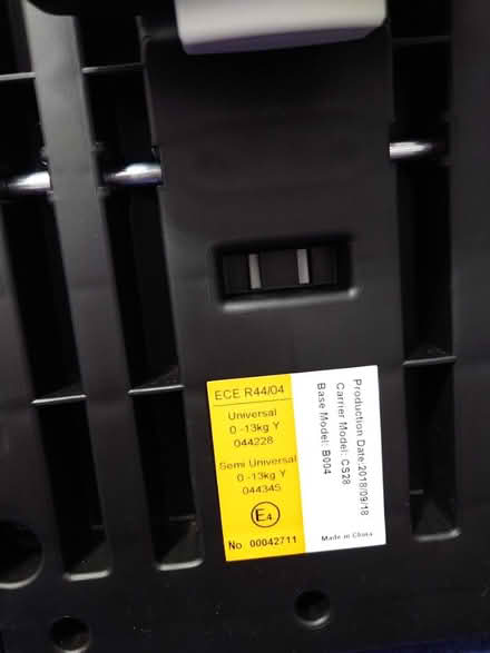 Photo of free Phil & Ted's 0/1 car seat and base (Sale, M33) #2