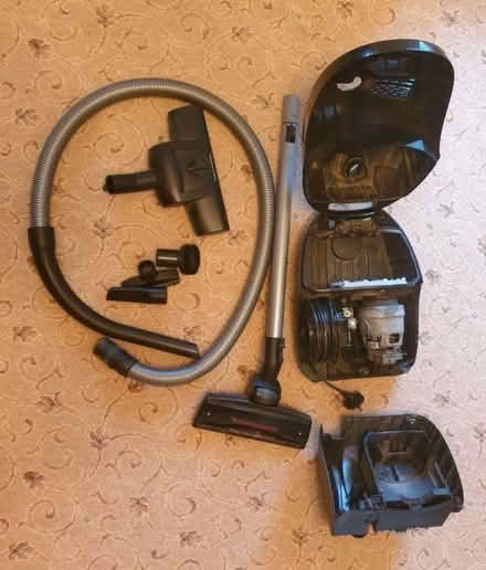 Photo of free Broken Bosch vacuum cleaner for spares (Caversham Heights RG4) #2