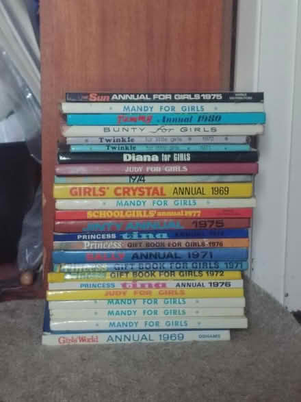 Photo of free 1970's Girls Annuals (Nr South Norwood Lakes SE19) #1
