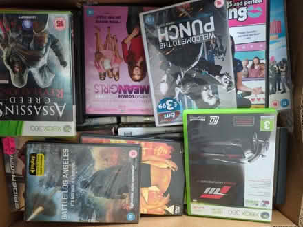 Photo of free DVD's boxful (Calmore SO40) #1