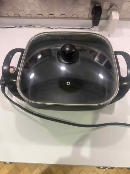 Photo of free Electric wok/frying pan (CB4) #1