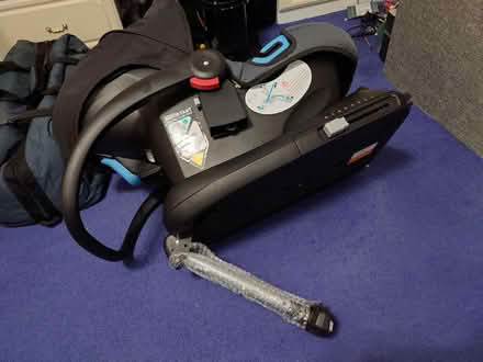 Photo of free Phil & Ted's 0/1 car seat and base (Sale, M33) #4