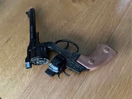 Photo of free Toy cowboy gun (Battledown GL52) #2
