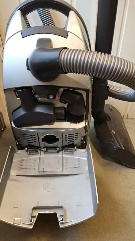 Photo of free Miele revolution 500 vacuum cleaner (Chessington) #4