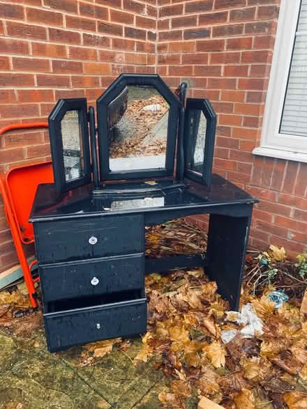 Photo of free pine drawers and mirror (Loughborough LE11) #1