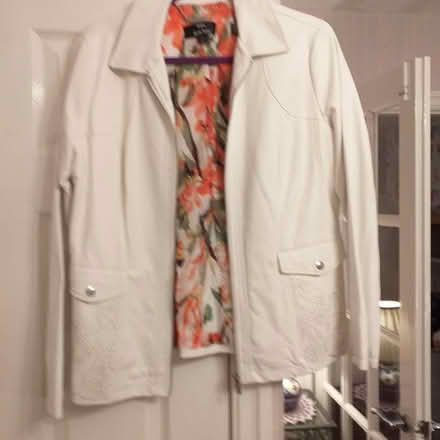 Photo of free White Jacket (Freehold LA1) #1