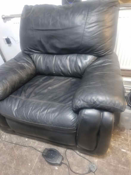 Photo of free Black leather Chair (DE56 Belper) #3