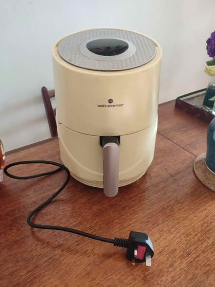 Photo of free Air fryer (Tottenham Hale N17) #1