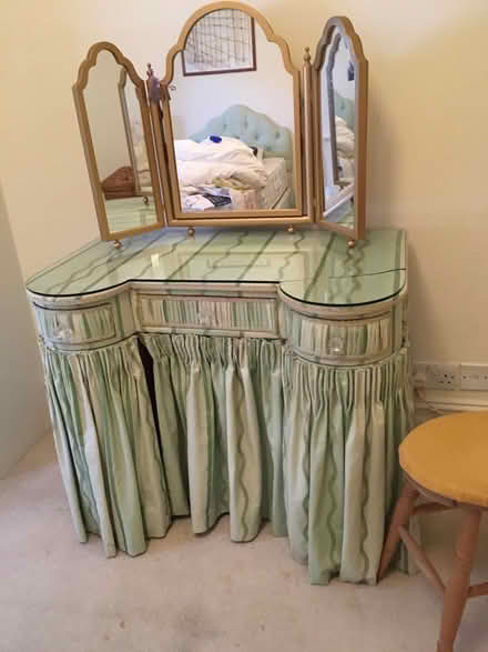 Photo of free Dressing table and/or mirror (Chiswick W4) #1