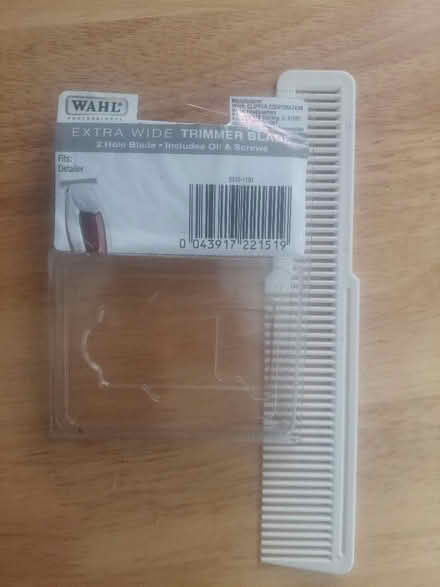 Photo of free Wahl detailer screws and flat top comb (Broomhall S3) #1