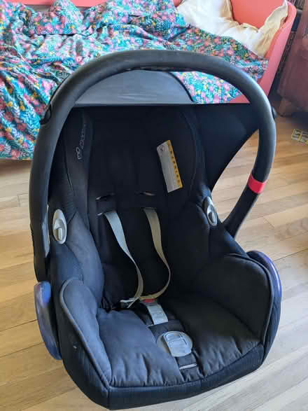 Photo of free Maxi cosi car seat 'Pebble' 0-12 months (Brockley SE4) #3