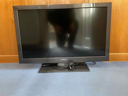 Photo of free 32 inch TV (Hinchley Wood KT10) #1