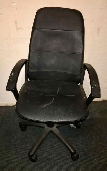 Photo of free Black swivel chair (Hartington Road BN2) #1