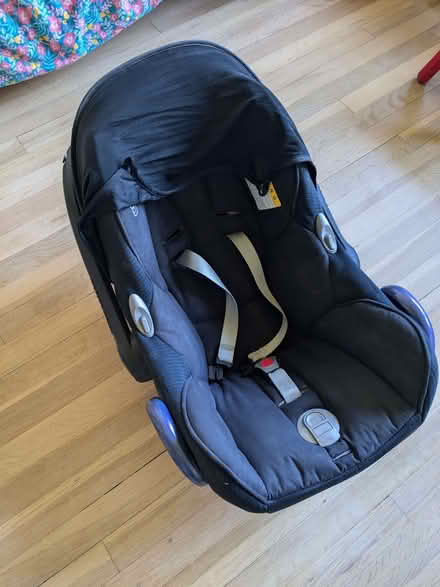 Photo of free Maxi cosi car seat 'Pebble' 0-12 months (Brockley SE4) #2