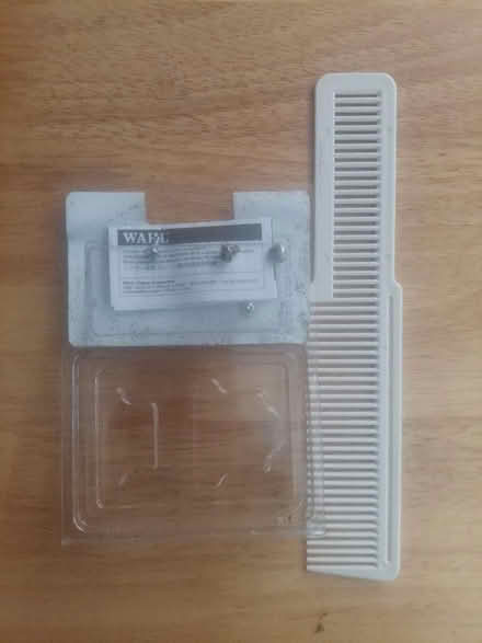 Photo of free Wahl detailer screws and flat top comb (Broomhall S3) #2