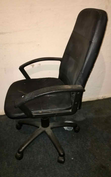 Photo of free Black swivel chair (Hartington Road BN2) #2