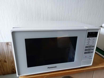 Photo of free Microwave (Tinkersley DE4) #1