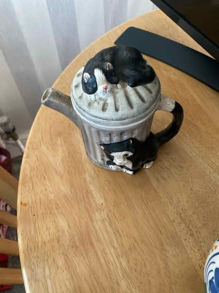 Photo of free Teapots and jugs (B29) #3