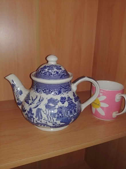 Photo of free Large blue/white teapot (Nr South Norwood Lakes SE19) #1