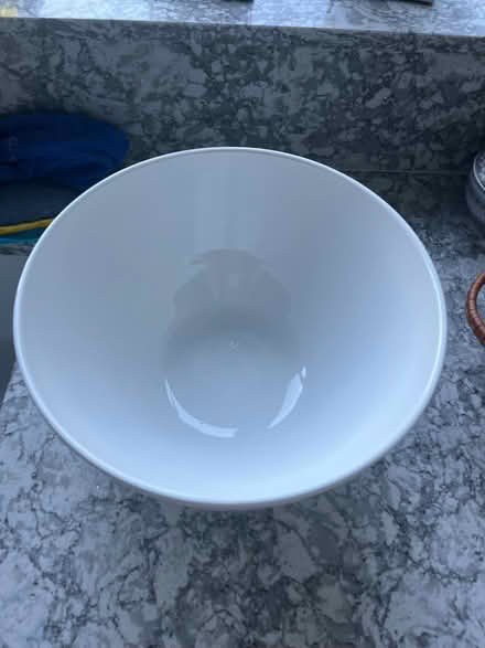 Photo of free Large white mixing bowl (Wokingham RG40) #2