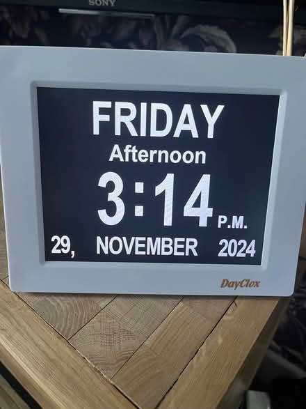 Photo of free Dementia help clock. (Wokingham RG40) #1