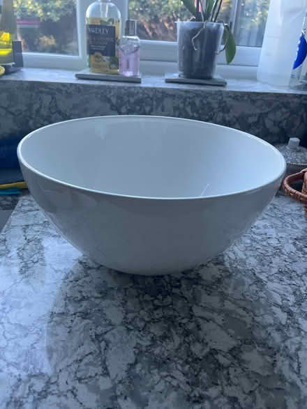 Photo of free Large white mixing bowl (Wokingham RG40) #1