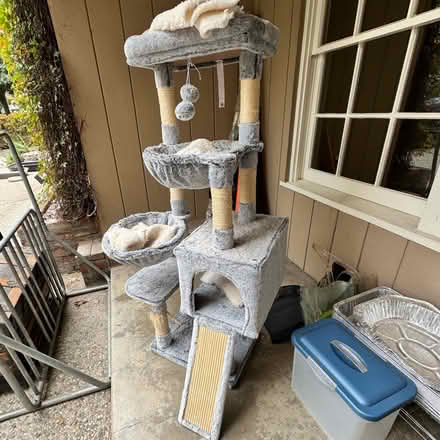 Photo of free Cat tree (La Canada Flintridge) #1