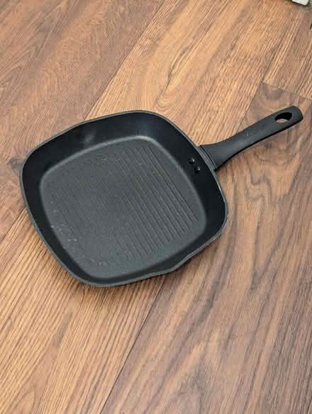 Photo of free 3 saucepans + 1x grill pan - must go today (Moortown LS17) #2