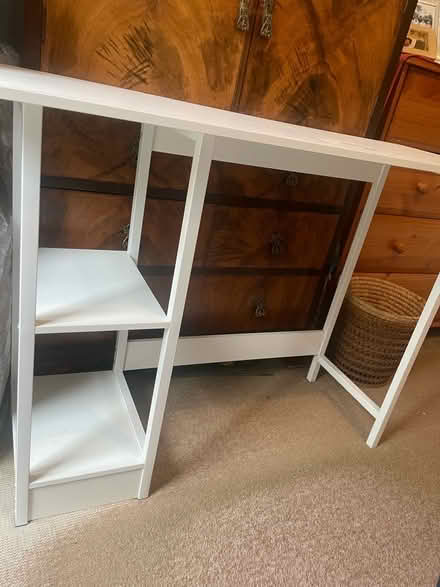 Photo of free White desk (N5 Highbury) #1