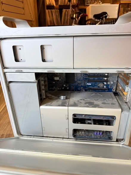 Photo of free Mac Pro (New barnet) #3