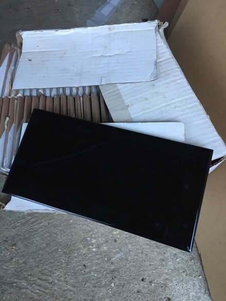 Photo of free gloss bevelled wall tiles box of 40 (Chelmsford CM1) #1