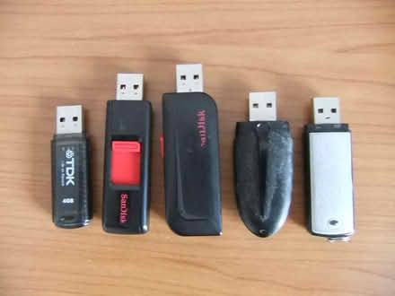 Photo of free Five USB memory sticks (1GB, 2 GB, 4 GB) (Abingdon-on-Thames OX14) #1