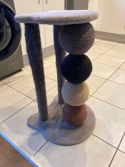 Photo of free Cat scratching post and perch (Colwall Stone WR13) #1