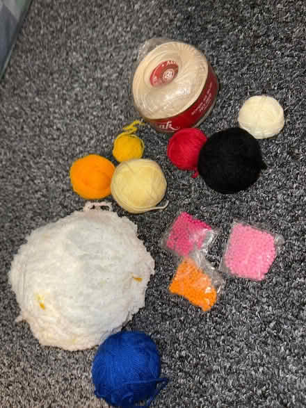 Photo of free Wool and threads (Dunfermline KY12) #1