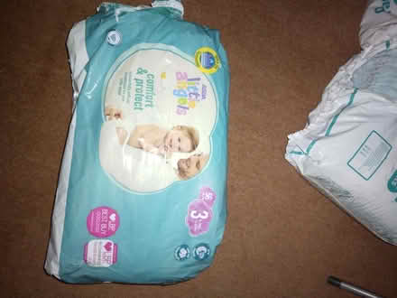 Photo of free nappies/pants (B25) #2