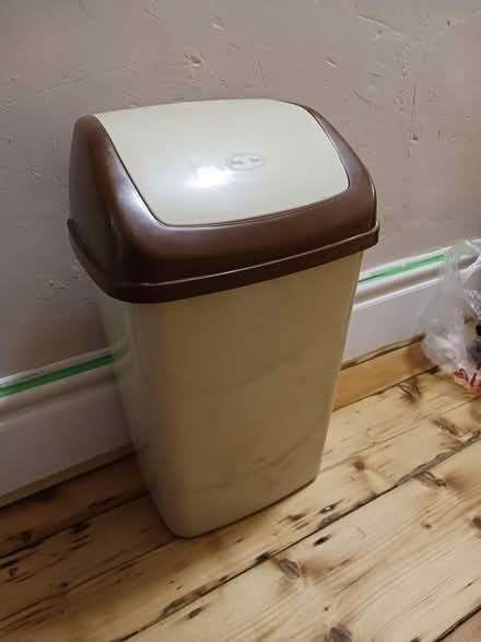 Photo of free Small flip-top bin (Harringay, N4) #1