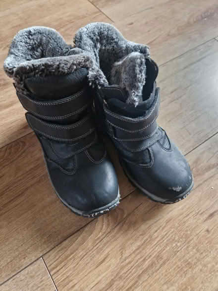 Photo of free Kids winter boots, 35 (Gracemount EH16) #1