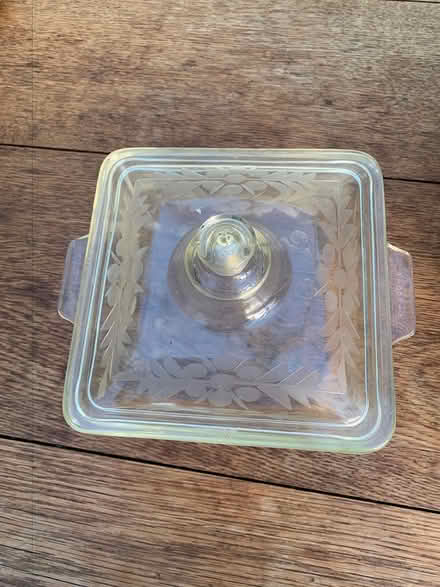 Photo of free Pyrex casserole serving dish Xmas (Addlestone KT15) #2