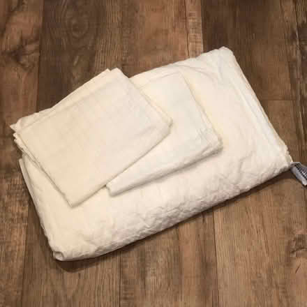 Photo of free Double duvet 2 pillow cases (AL7 3LB) #1