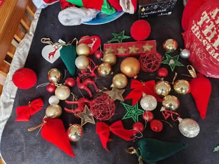 Photo of free Selection of Xmas Tree Baubles (CT5) #1