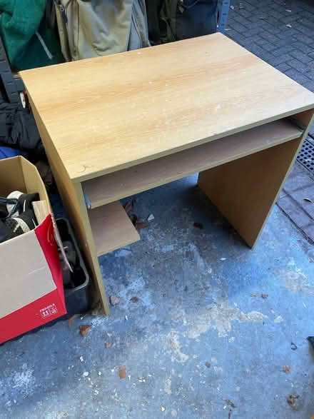 Photo of free Small desk (Sevenoaks TN13) #1