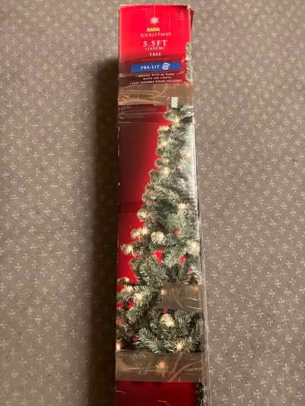 Photo of free Pre lit Christmas tree 5.5ft (Hardhorn FY6) #3