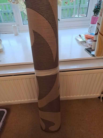 Photo of free Medium size rug (Southcourt HP21) #1