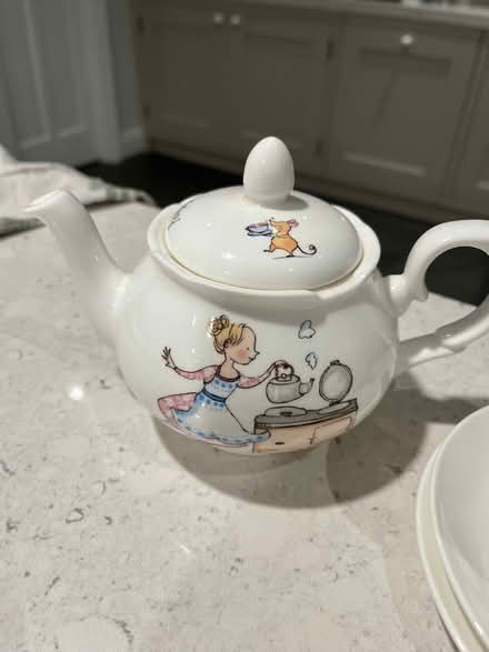 Photo of free Child’s China teapot and two cups (Long Ditton KT6) #2