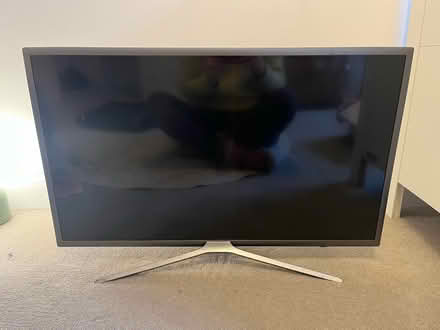 Photo of free Samsung 32in tv (W7 3JG) #1