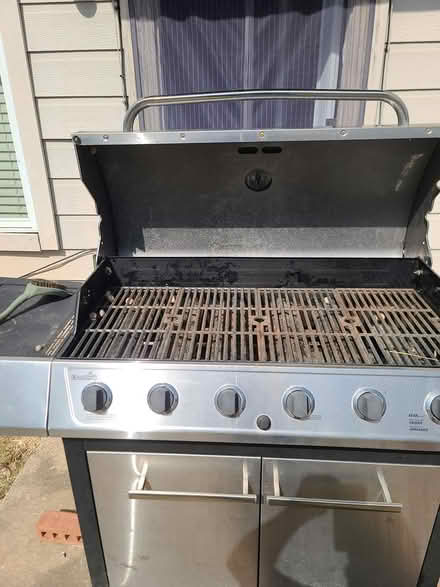 Photo of free 4 Burner Grill (130 / 969) #4