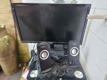 Photo of free PC screen/monitor and speakers (South Croydon CR2) #1
