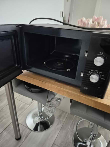 Photo of free Samsung 800w Microwave (Strood) #2